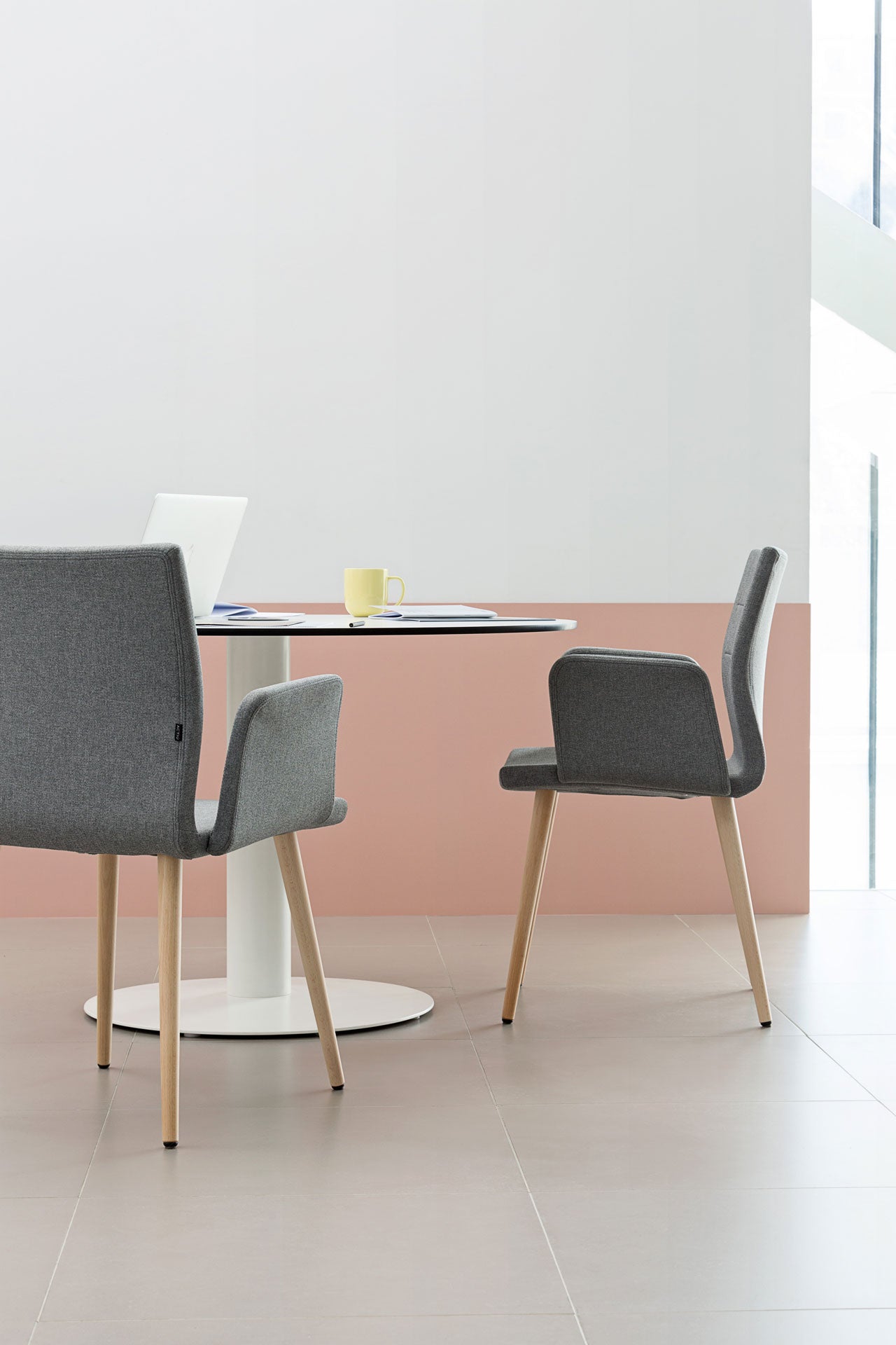 Actiu Uma Meeting Chair