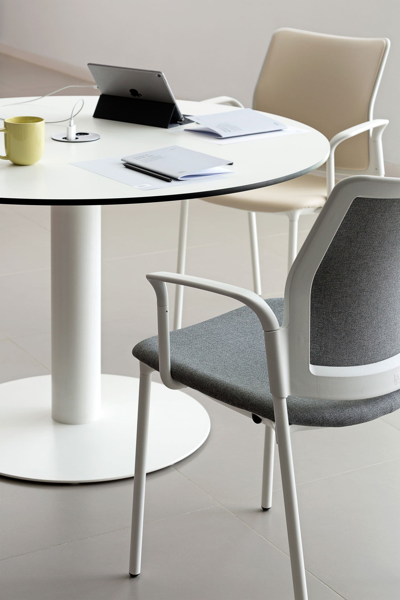 Actiu Tabula Round Side Table