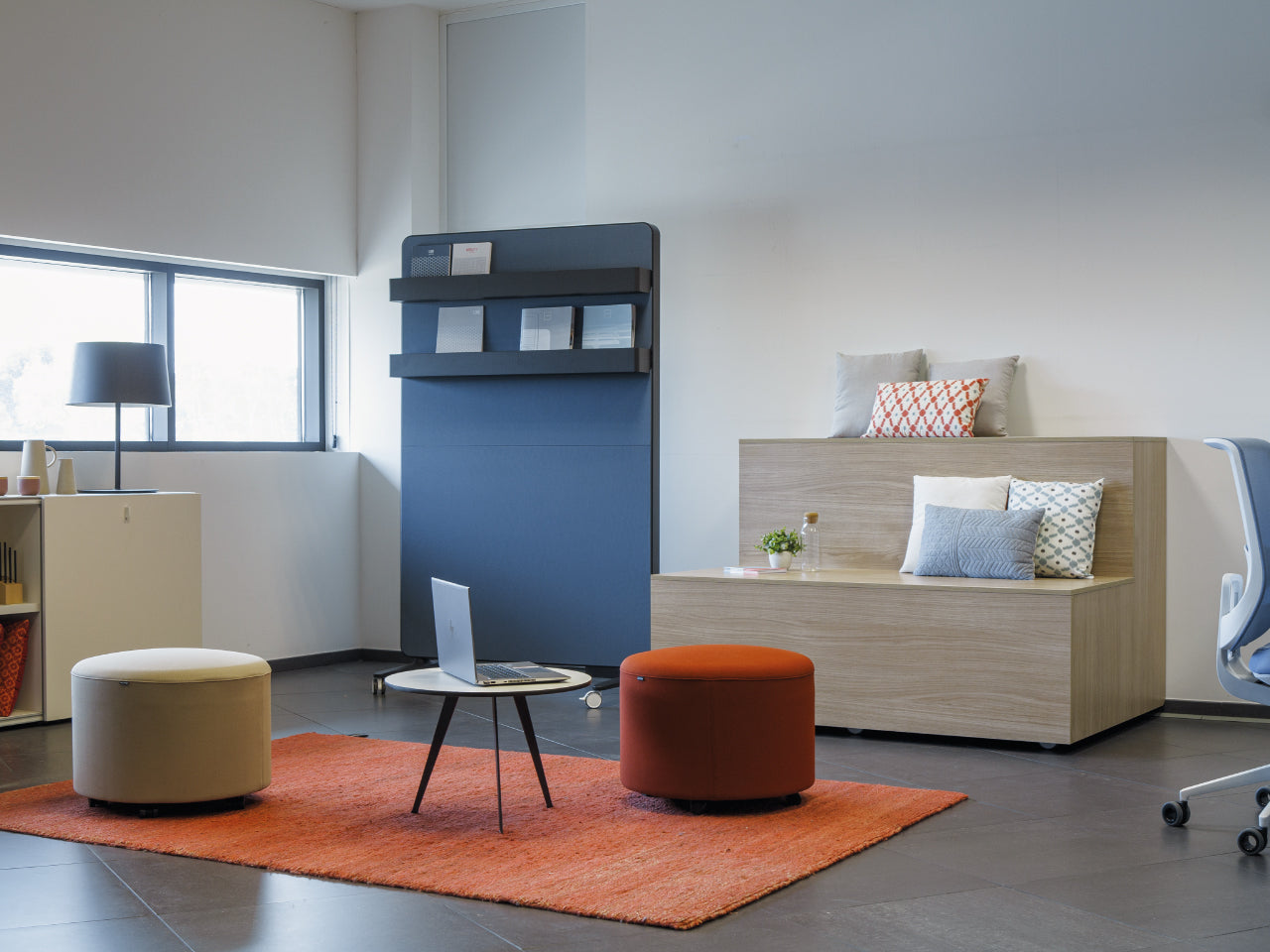 Actiu Bend table