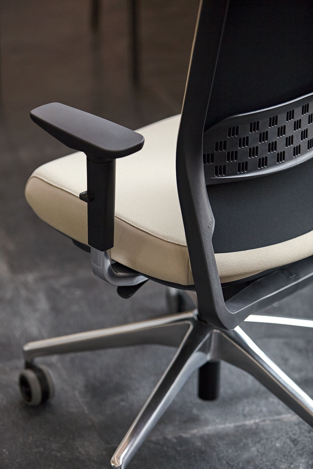 Actiu Stay Mesh Task Chair